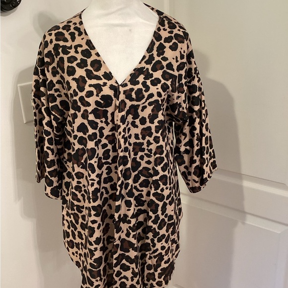 Stylish Leopard Print V-Neck Blouse (NWOT) Color: Leopard) - Picture 2 of 6